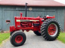 International Farmall 1256 tractor