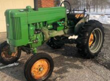 John Deere 320